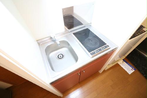 キッチン　お掃除らくらくの２口ラジエントヒーターを採用