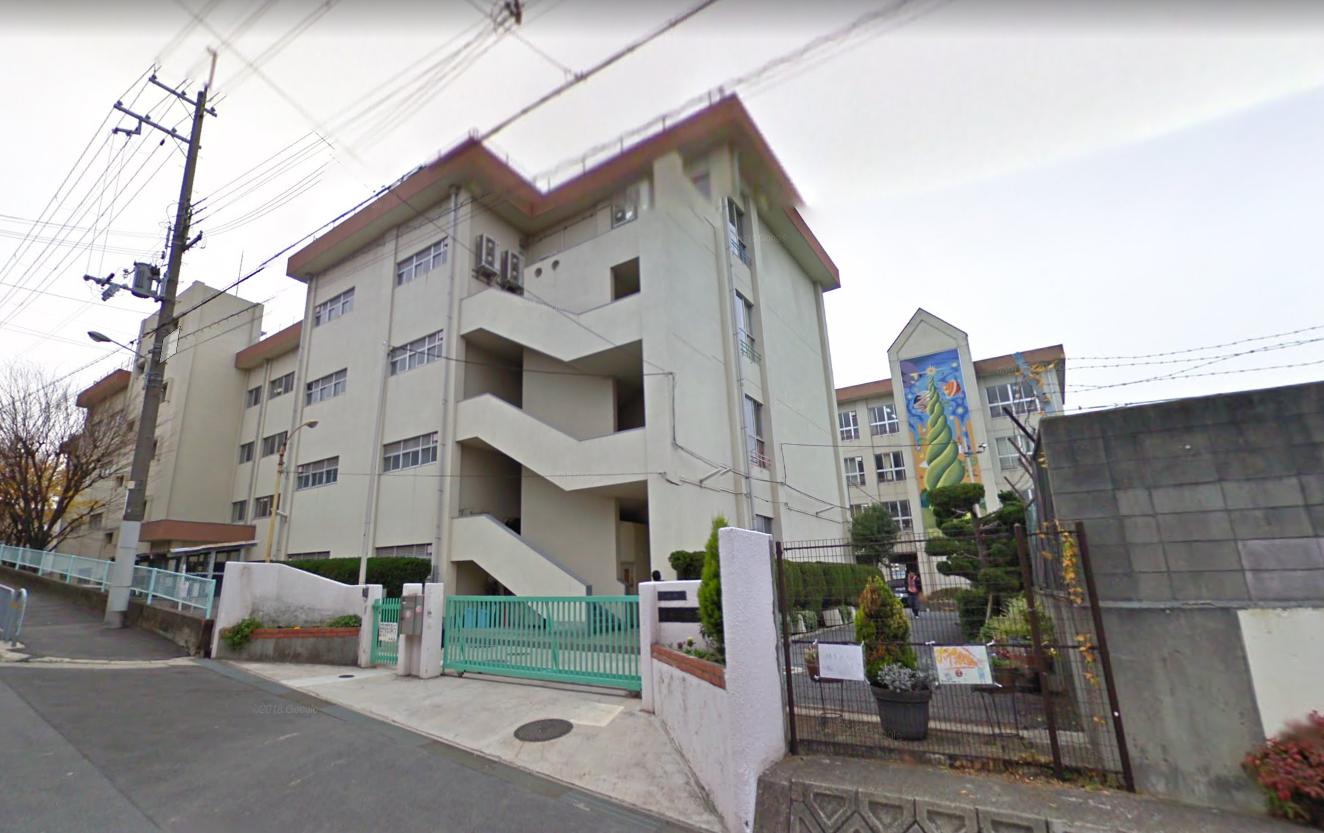 中学校　豊中市立第十一中学校（中学校）まで873m