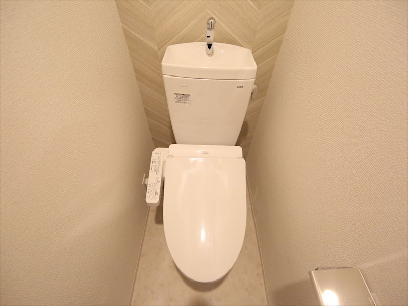 トイレ　温水洗浄暖房便座付トイレ