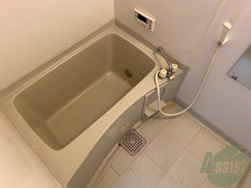 バス・シャワールーム　追い焚き機能が付いているのでいつでも温かいお風呂に入れますよ