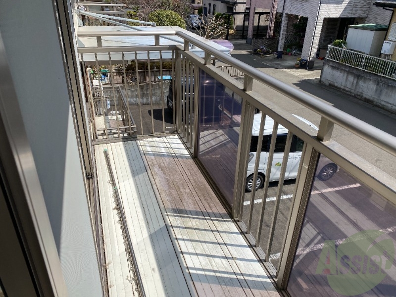 バルコニー　バルコニーは幅もしっかりあって洗濯物がはかどりそうですね。