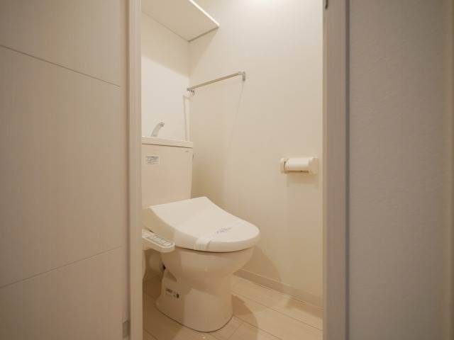 トイレ　温水洗浄便座