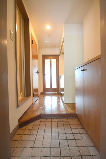 玄関　亀山エリアの単身物件☆