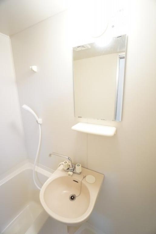 洗面設備　※同物件・反転タイプの写真です。