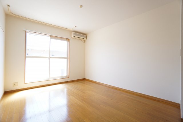 居室・リビング　※同物件・反転タイプの写真です。