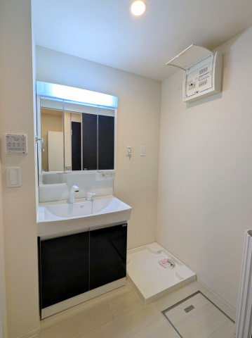 洗面設備　シャンドレ付き洗面化粧台