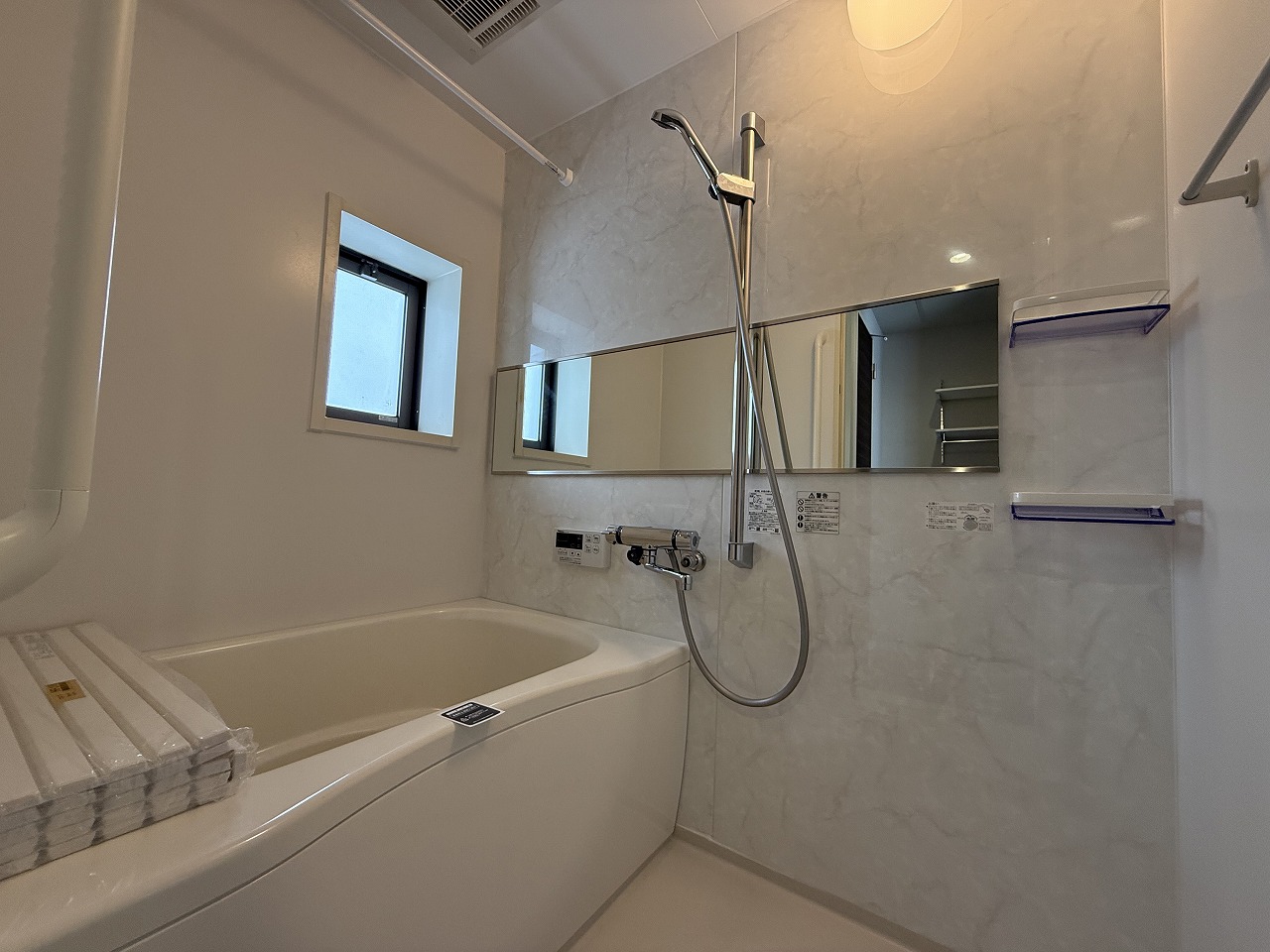 バス・シャワールーム　追い炊き機能、浴室乾燥機付き♪