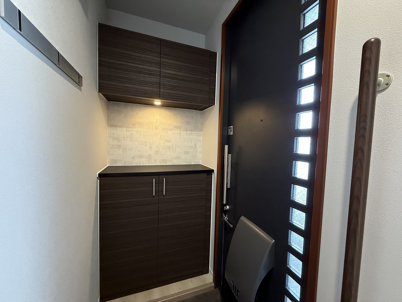 玄関　人感センサーライトで帰宅時に嬉しい♪