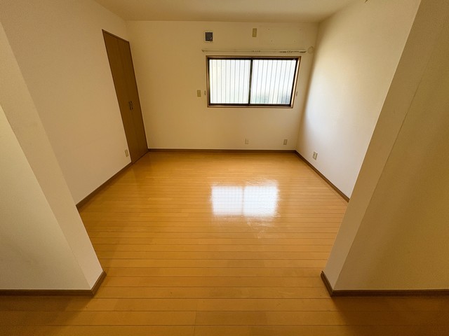 東尻池町貸戸建の居間写真