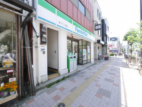コンビニ　ファミリーマート 森下二丁目店（コンビニ）まで14m