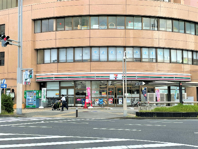 コンビニ　セブンイレブン（コンビニ）まで410m