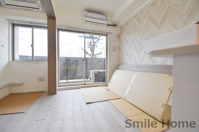 居室・リビング　エアコン付きのお部屋です