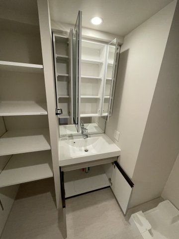 洗面設備　アーバネックス新町　独立洗面台