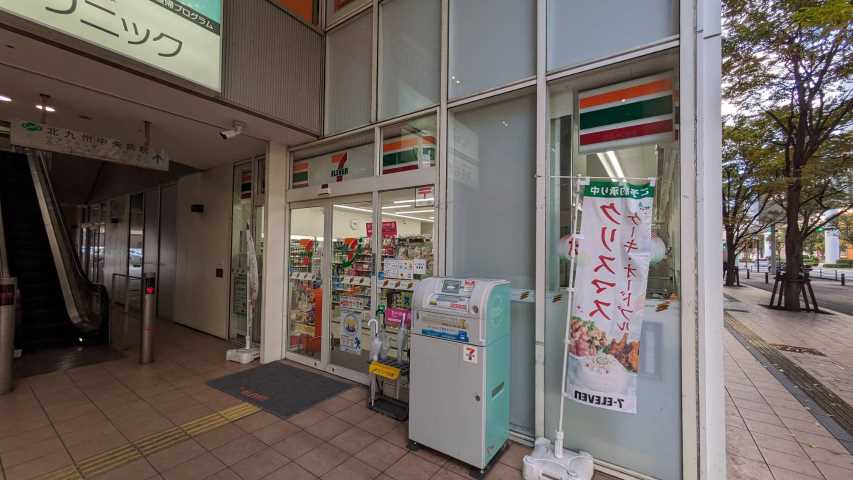 コンビニ　セブンイレブン（コンビニ）まで518m