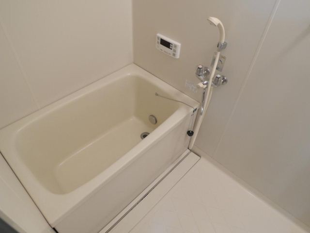 バス・シャワールーム　きれいなバスルーム。