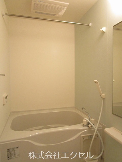 バス・シャワールーム　嬉しい追い焚き機能付きの浴室です。