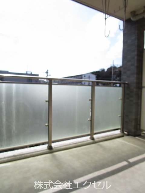 バルコニー　南西向きバルコニーで日当たり良好です。