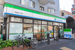 コンビニ　ファミリーマート駒場四丁目店（コンビニ）まで313m