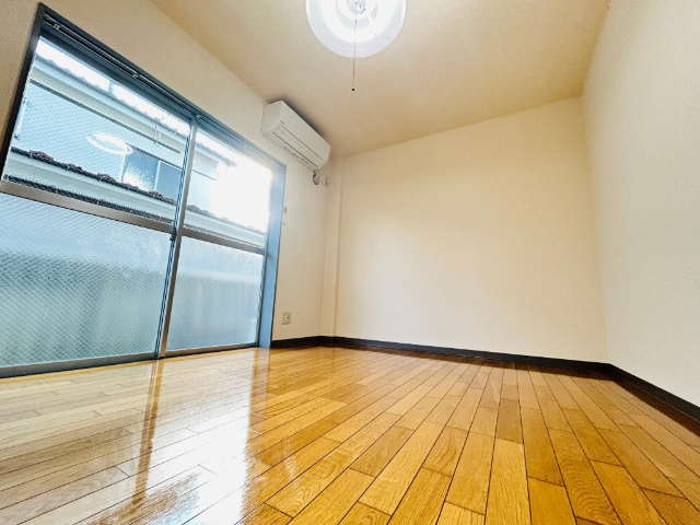 居室・リビング　２面採光で日当たり風通しともに良好のお部屋です☆