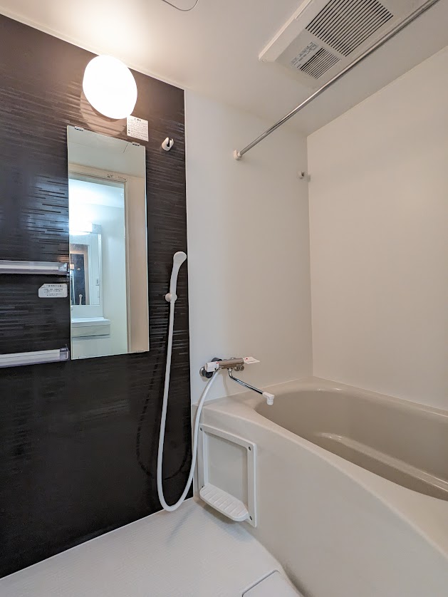 バス・シャワールーム　コンパクトで使いやすいお風呂です