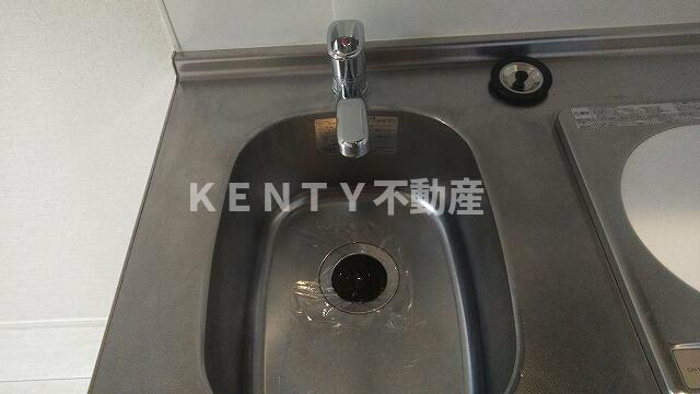 キッチン　コンパクトなキッチンで掃除もラクラク