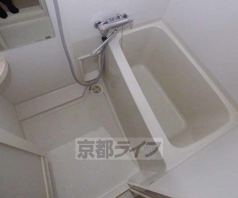 バス・シャワールーム　広々とした浴室です。