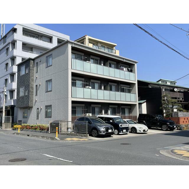 建物外観　敷地内駐車場付き