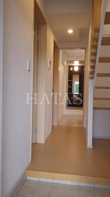 玄関　同物件別部屋です。