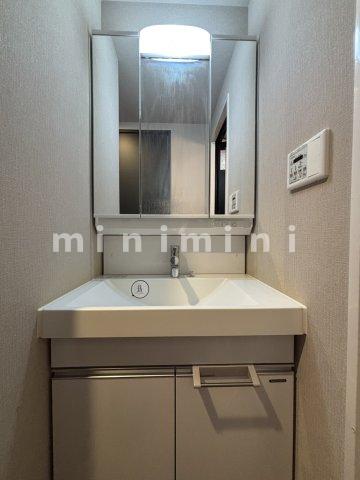 洗面設備　※写真は別号室のものですので現状優先とさせていただきます