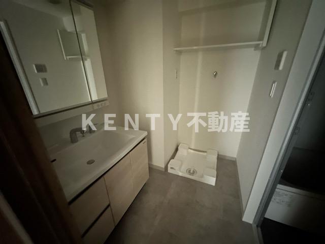 洗面設備　ゆったりとスペースのある洗面所