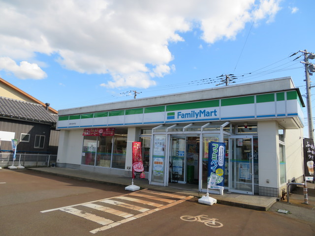 コンビニ　ファミリーマート長岡大島本町店（コンビニ）まで670m