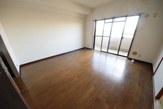 居室・リビング　明るい居室です。