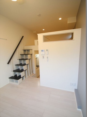 居室・リビング　5帖洋室♪エアコン・照明器具完備です♪