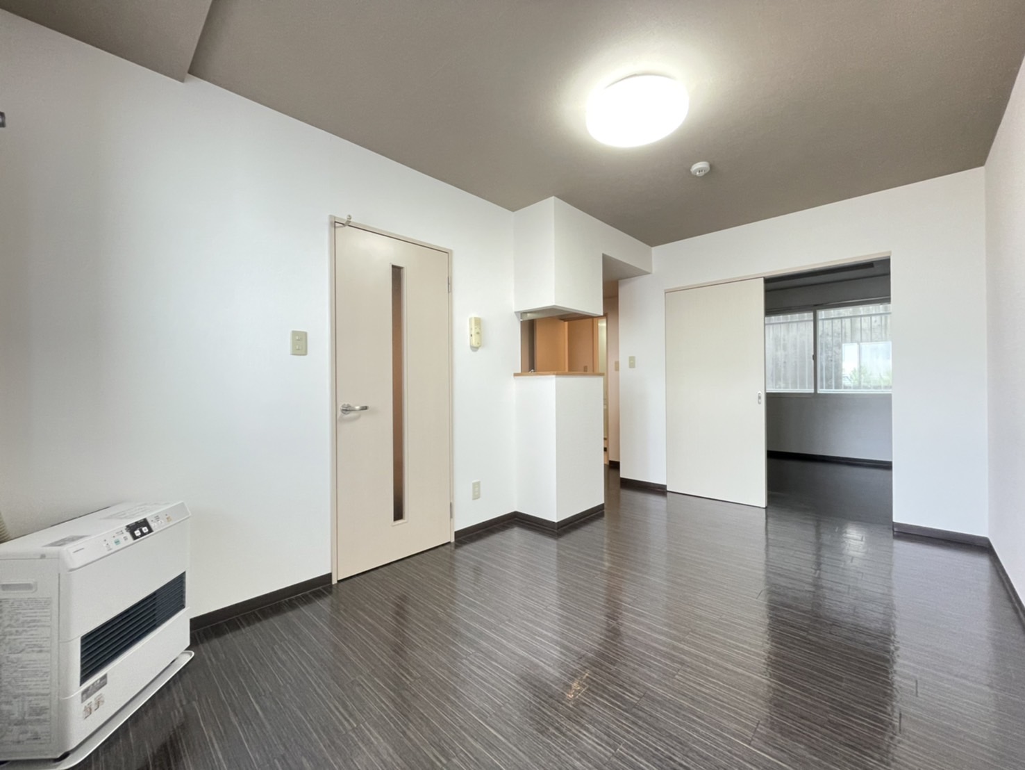 居室・リビング　※他号室のお写真です。