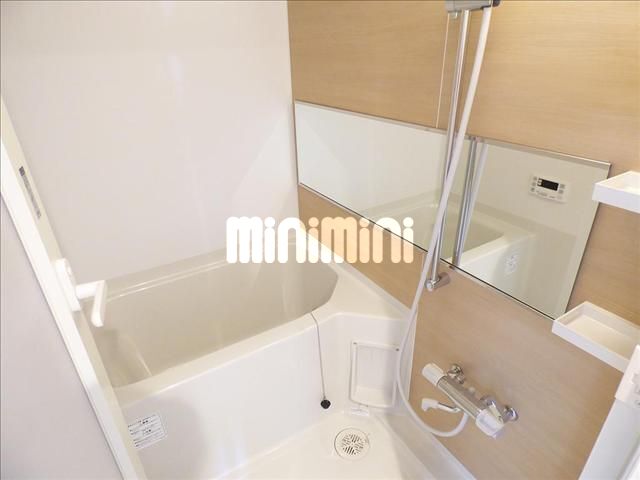 バス・シャワールーム　追い焚き付きのバスルーム