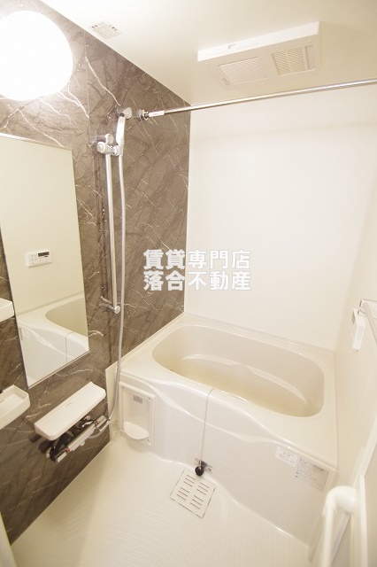 バス・シャワールーム　浴室乾燥機付き