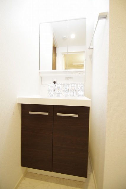 洗面設備　独立洗面化粧台付き