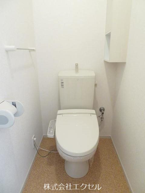 トイレ　温水洗浄便座です。