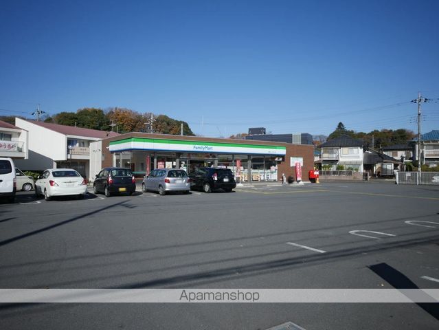コンビニ　ファミリーマート（コンビニ）まで600m