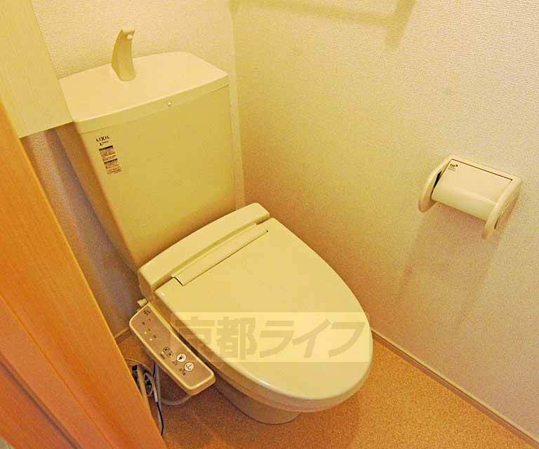 トイレ　ウォシュレット完備です。