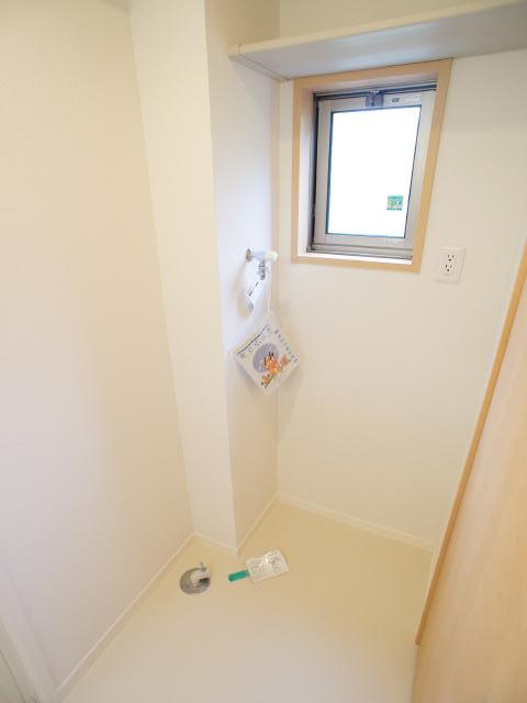 その他　室内洗濯機置場♪雨でも安心してお洗濯できます！