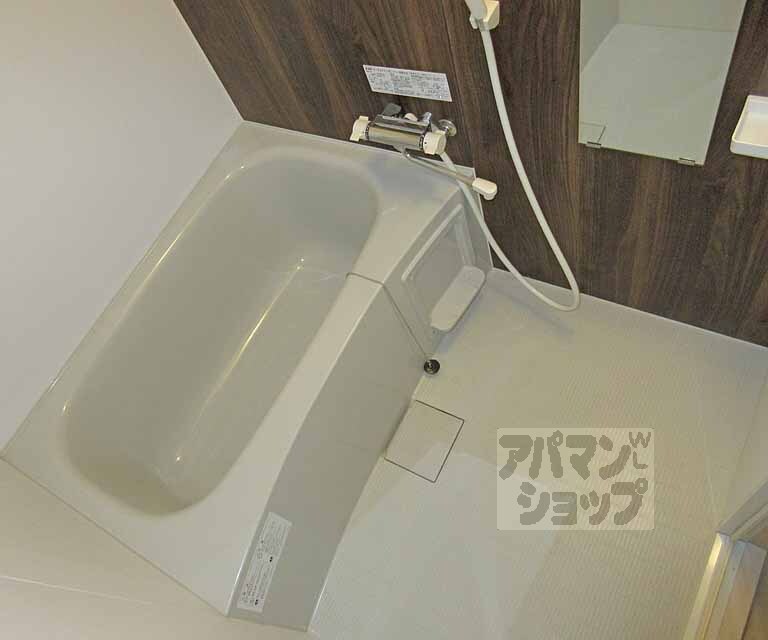 バス・シャワールーム　落ち着いた雰囲気の浴室です