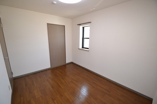 居室・リビング　洋室もとてもキレイです