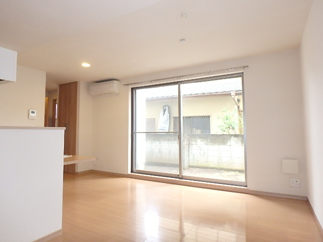 居室・リビング　カウンターキッチンタイプのリビングです。