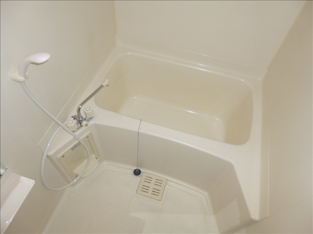 バス・シャワールーム　清潔感溢れる浴室