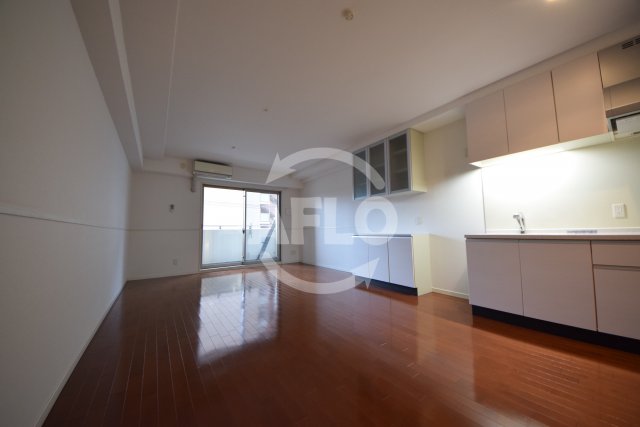 居室・リビング　ロイヤルパークス桃坂　リビング