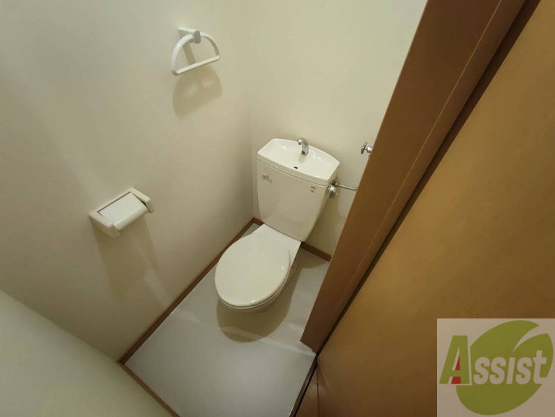 トイレ　こちらはトイレです。清潔感があり、安心して使用できます。