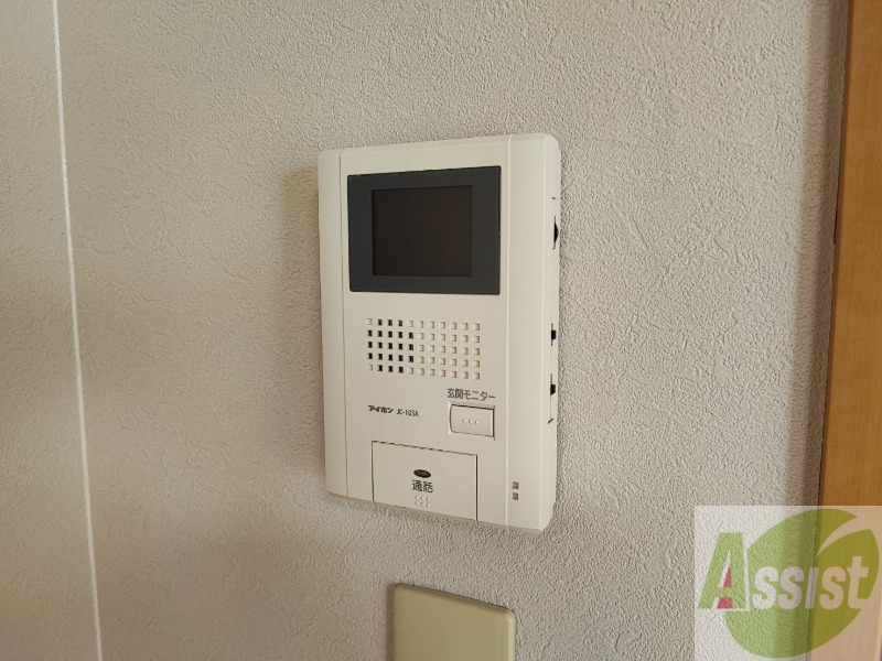 セキュリティ　モニター付きインターホンです。来客時も安心ですね。