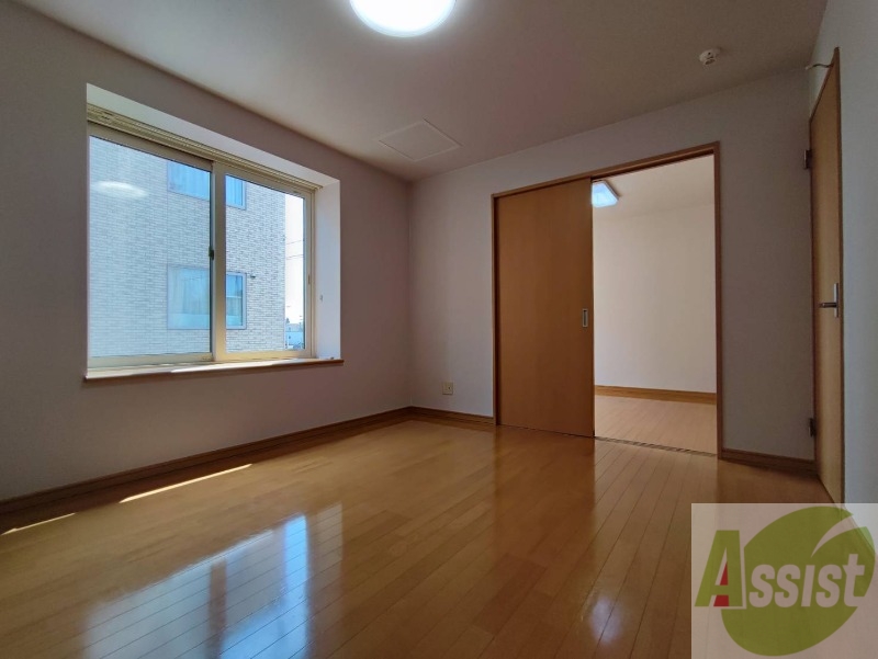 居室・リビング　広くてキレイなお部屋が広がっていて、充実した生活が送れそう。