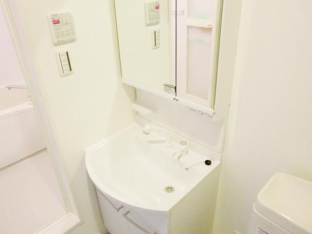 洗面設備　★広々した独立洗面台です★